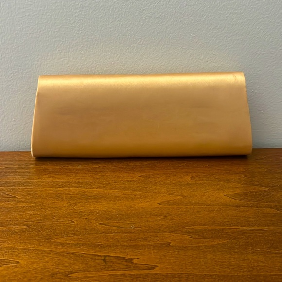 Gold clutch purse with bow - Picture 2 of 6